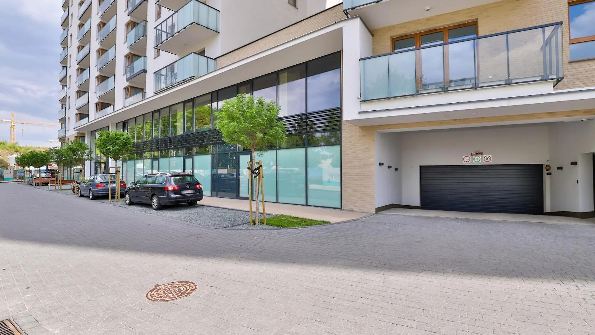 Stadion Apartment With Parking By Noclegi Renters Gdansk